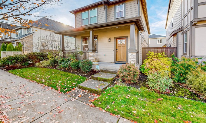 Beaverton Maison | 2-story home in great location with fireplace, grill, fast WiFi, & streaming