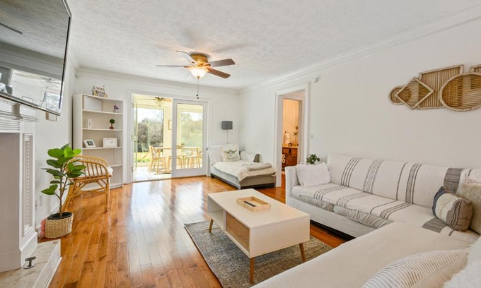 Town Center Maison | 2 Story Home With Sunroom & Cozy Deck Close To KSU