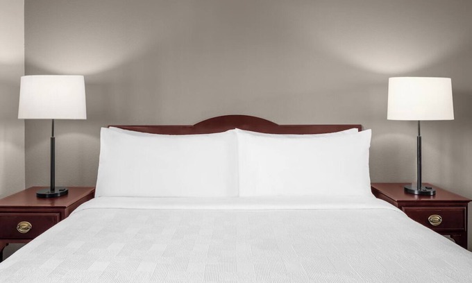 Hillsboro Maison | 2 Suites in Modern Hotel w/ Fully Equipped Kitchens & Fireplace - Free Parking