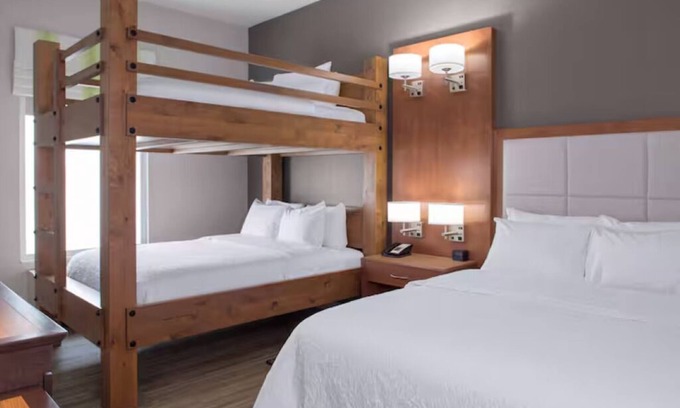 Columbus Hôtel | 2 Units with Saltwater Pool | Free Breakfast | EV Charging | Near Casino