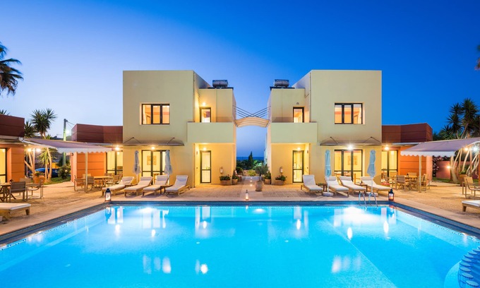 Maleme Villa | 2 Villas, 200m de la plage, pour 12 personnes, Piscine, Vue, Daphnis Villas