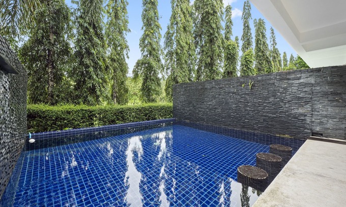 Kathu Maison | 2 villas, 9 chambres pour 24 personnes. 2 piscines.
