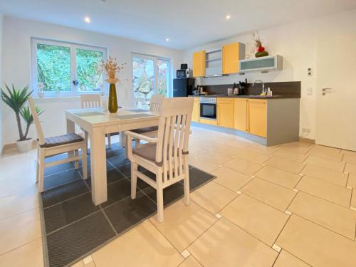 Gaertringen Appartement | 2 Zimmer Apartment, 70 qm, max 4 Pers, private Terasse, 2 Parkplätze, Internet 250 MBit