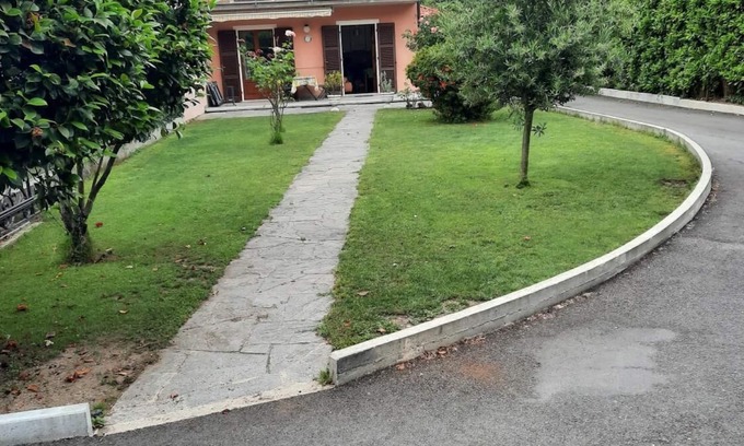 Cannobio Appartement | 2-zimmer-wohnung in Ruhiger und Sonniger Lage nur ca. 700 m vom Strand