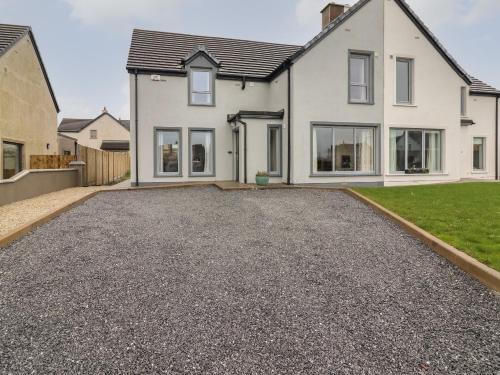 Fenit Maison | 20 Lighthouse Village