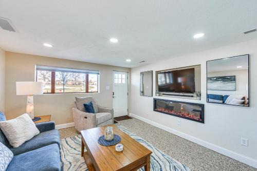 Natrona Appartement | 20 Mi to Pittsburgh Natrona Heights Apt