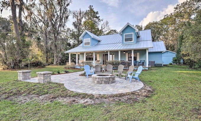 Earleton Maison | Magnifique Waldo Home w / New Dock sur le lac Santa Fe!