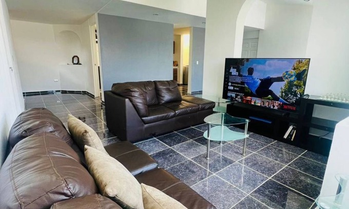 Morelia Maison | 20 minutes from downtown! Ideal house for couples with game room and dining room.