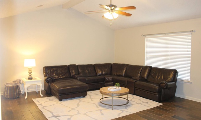 Cabot Maison | 20 minutes to LRAFB. Spacious home close to shopping & eating. .