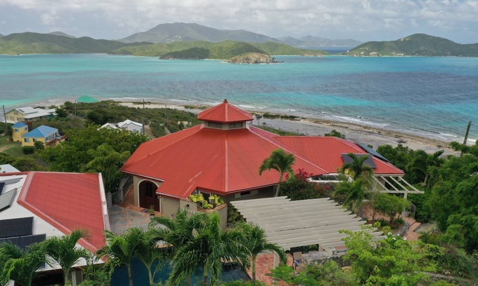 Estate Saint Quaco and Zimmerman Villa | Écoutez les vagues de cette villa en pierre de luxe avec piscine, intimité, vues à 180 °!