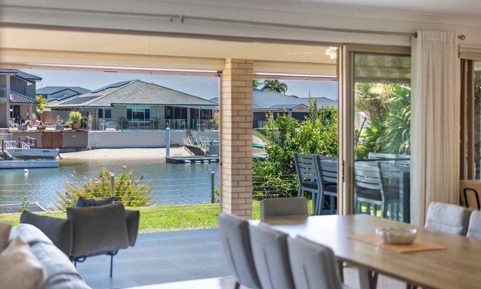 Yamba Maison | 20 Taine - Oceanstays - Jetty & Pet Friendly
