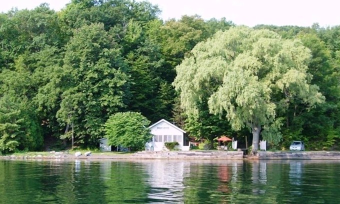 Valois Cottage | 200 pieds d'accès au lac de niveau.