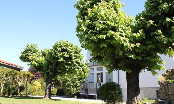 Travedona-Monate Lit Et Petit-Déjeuner | 200 m² Chambre d'hôtes ∙ 3 chambres ∙ 11 personnes