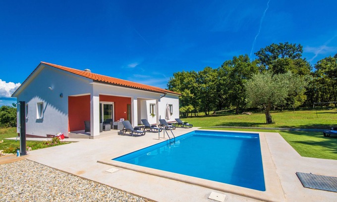 Cukrici Villa | 2000 mètres carrés de jardin privé et sécurisé, une vraie tranquillité et à seulement 15 km de la mer
