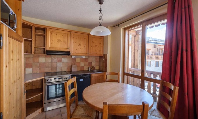 Lanslevillard Appartement | 200m du centre station, piscine, sauna, hammam, balcon, parking, télévision, casier à ski, 30m²
