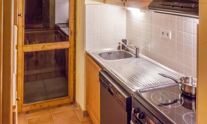Lanslevillard Appartement | 200m du centre station, piscine, sauna, hammam, balcon, parking, télévision, casier à ski, 68m²