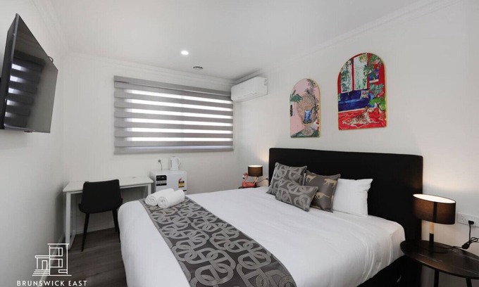 Brunswick East Appartement | 202 Cozy Queen BR w/Fast WiFi - 18 mins tram to CBD
