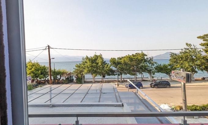 Kamena Vourla Maison | 202 | Okeania 3 persons 1st floor Seafront Room