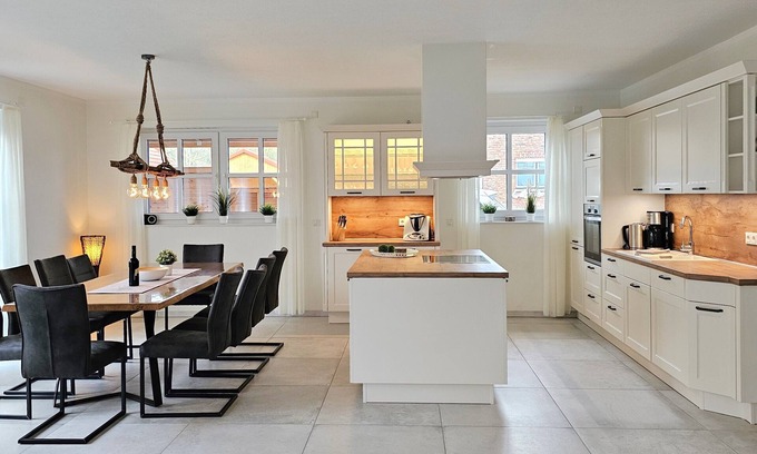 Biendorf Maison | 2022 Erbautes Ferienhaus Emilia - mit Sauna und Eingezäuntem Garten
