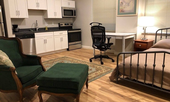 Charleston Appartement | Appartement-Appartement-Salle de bain privée séparée-Vue ville