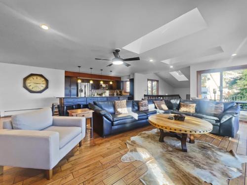 Dillon Maison | 208 Tenderfoot 5Br 5Ba home