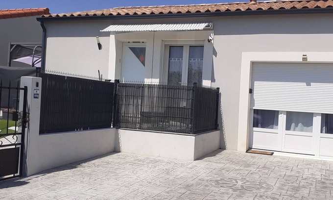 Sigean Appartement | 21 m2 room at the foot of the vineyards, beach 5kms away, all shops, quiet residence
