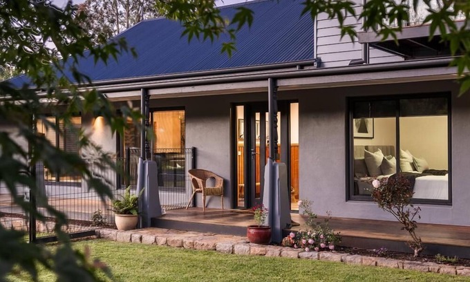 Porepunkah Maison | 21 Service Street - Porepunkah - Service your need to travel, to explore and most importantly to indulge.