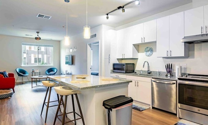 Downtown Baltimore Appartement | King Bed|spacious|Perfect for monthly stays| Free Parking