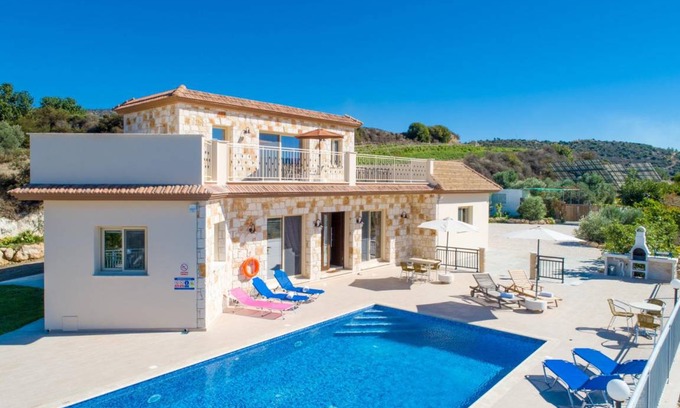 Pano Arodhes Villa | 210 m² Villa ∙ 4 chambres ∙ 9 personnes