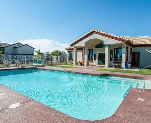 Coolidge Appartement | 213- 2BR Apartment in Coolidge, AZ w heated pool, gym