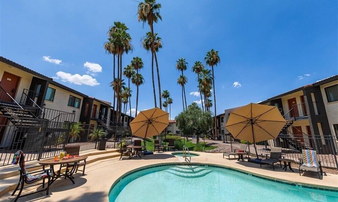 South Scottsdale Appartement | 1 chambre entièrement meublée sur la ceinture de verdure, Wifi gratuit et tout le confort de la maison!