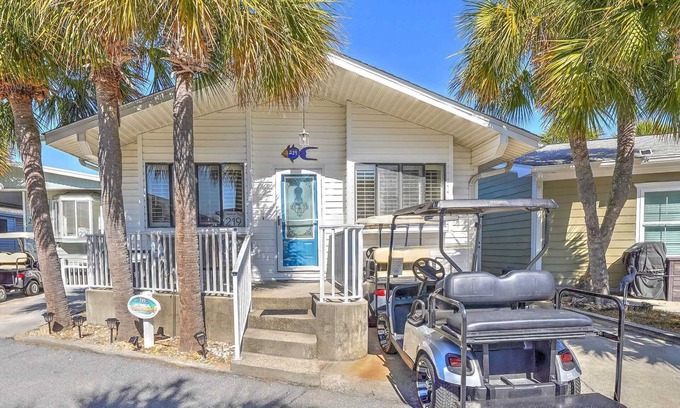 Lower Grand Lagoon Maison | 219 Squid Lane -3 Bedrooms - Includes 2 Golf Cart & Beach Chairs