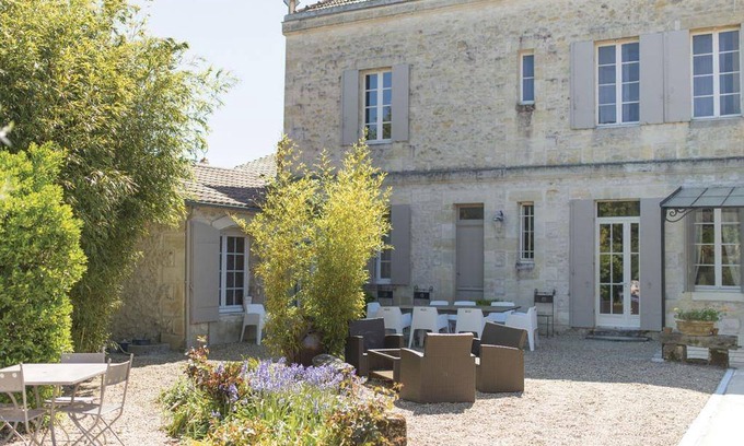 Moulis-en-Medoc Lit Et Petit-Déjeuner | 220 m² Chambre d'hôtes ∙ 8 personnes