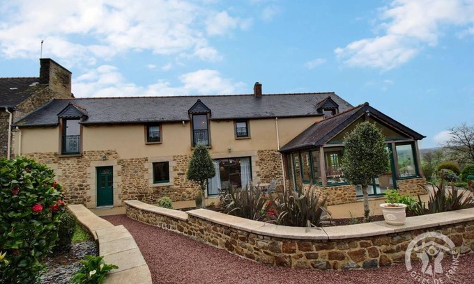 Plouasne Maison | 220 m² Gîte ∙ 3 chambres ∙ 8 personnes