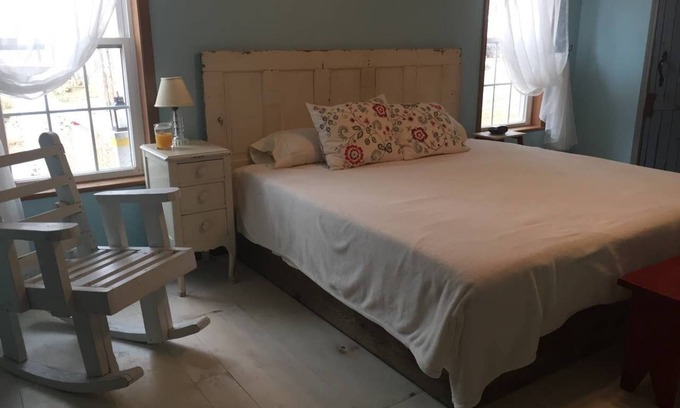 Centralia Maison | 2240 square foot Ranch Lake house on the water!