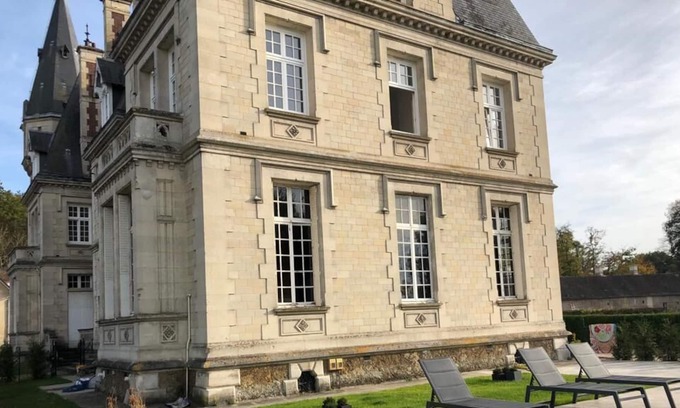 Saint-Jean-aux-Bois Appartement | 225m2 duplex flat in a chateau near Paris + pool