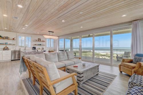 Ocean Cay Maison | 226 South Fletcher 2nd Floor