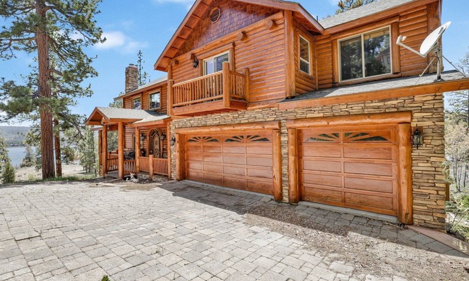 Fawnskin Cabine | 2261-cozy Lakeview Hideaway 4 Bedroom Chalet by RedAwning