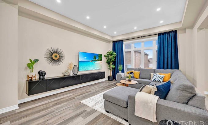Thorold Maison | 22min drive to Niagara. Sleeps 10. 1GB. 5 Bd/4 Bth