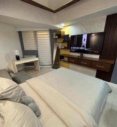 San Fernando Appartement | 22nd-Floor Spacious Studio with Sunrise & Pool Views, Hi-Speed WiFi & Working Space, Netflix, Disney, Kitchen, Wide Balcony