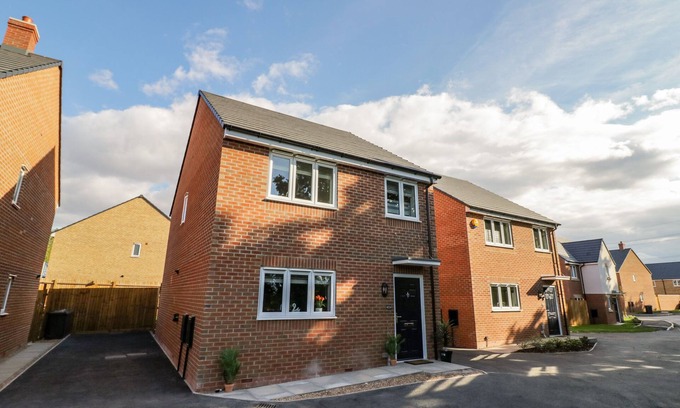 Exhall Maison | 23 MOAT HOUSE CLOSE, family friendly, with a garden in Bedworth