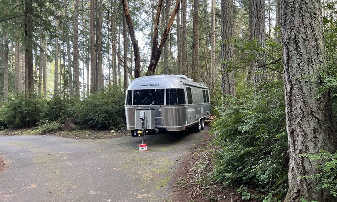 Vashon Island Maison | 25' Airstream in the Forest with Sound View - Dry Camping