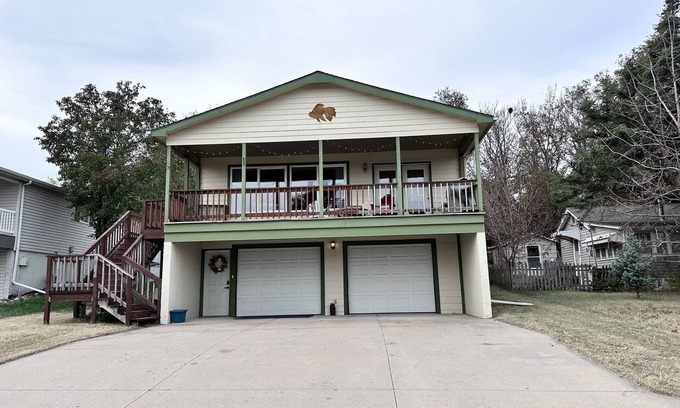 Marion Maison | 25% off 2+ ni rate in May! Ask how! Beautiful lake view.clean.Weekend get-away!