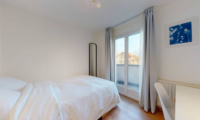 Suresnes Station Balnéaire | 250 m² Chambre privée ∙ 1 chambre ∙ 2 personnes