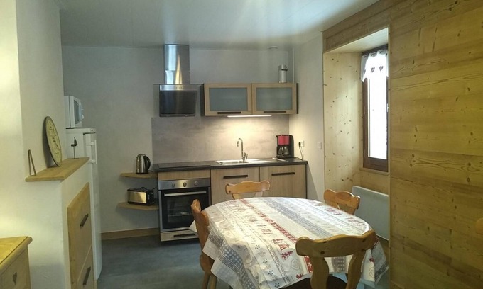 Areches Appartement | 300m du centre station, Rez-de-chaussée, parking, télévision, casier à ski, 50m², Arêches-Beaufort