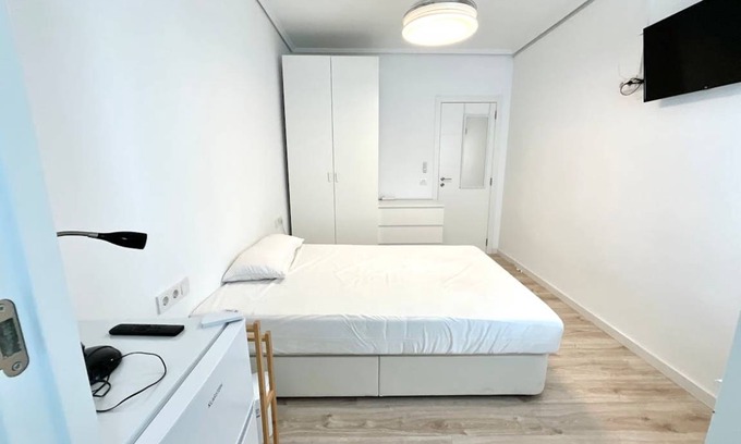 Benicalap Station Balnéaire | 260 m² Chambre privée ∙ 1 chambre ∙ 1 personne