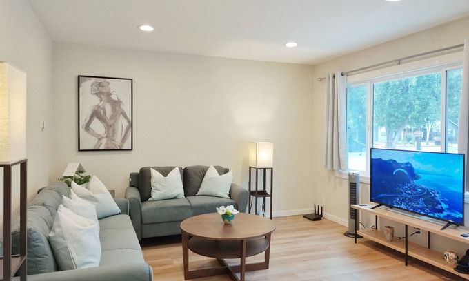 Old Mountain View Appartement | 261-6 Cozy 2-Bedroom Apartment near Downtown Mountain View