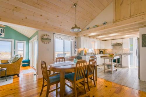 Sagamore Beach Maison | 277 Phillips Road Sandwich - Cape Cod