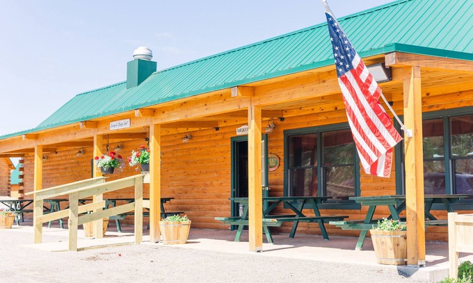Columbia Falls Cabine | #28 - Flagpole View Cabins - King Plus Cabin