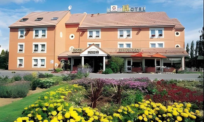 Fontaine-Notre-Dame Hôtel | 29 m² Hôtel ∙ 127 personnes